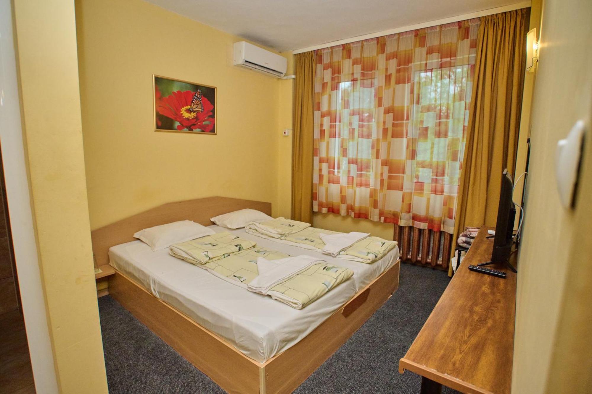 Neon Guest Rooms Шумен Экстерьер фото