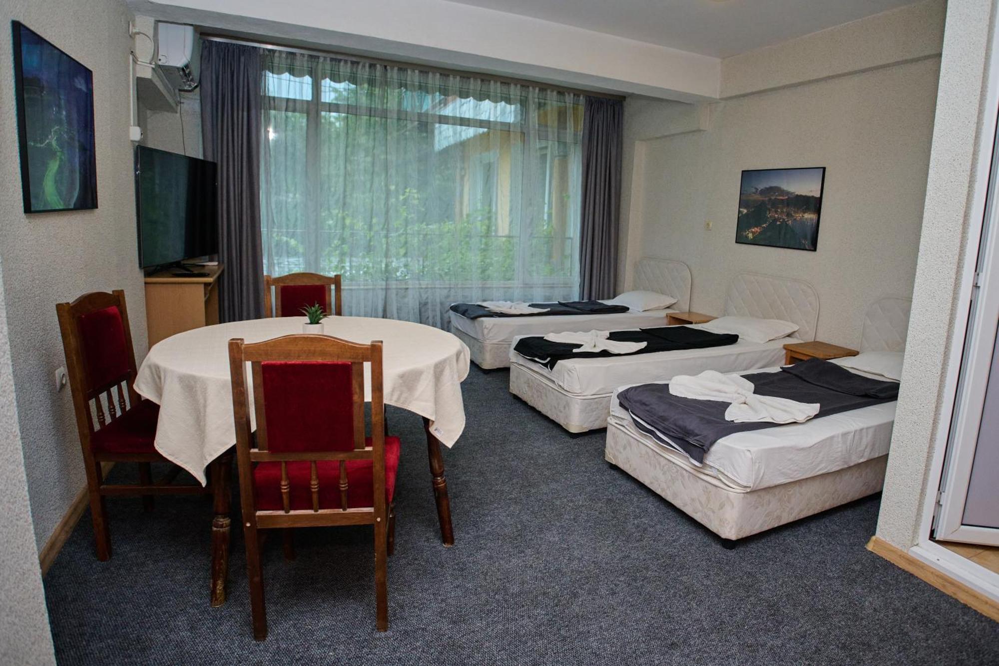 Neon Guest Rooms Шумен Экстерьер фото