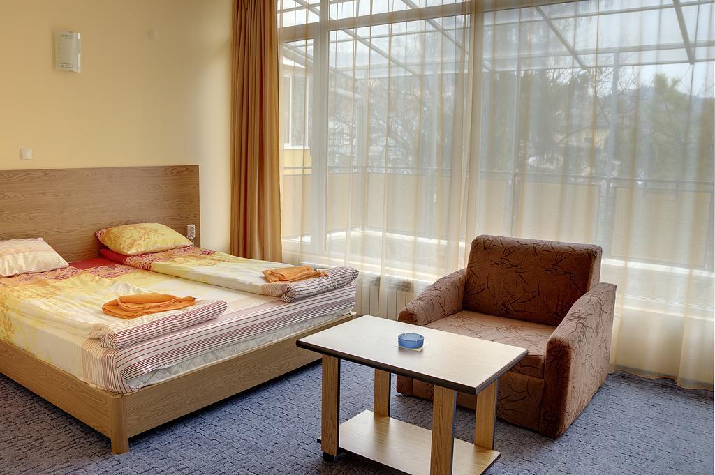 Neon Guest Rooms Шумен Номер фото